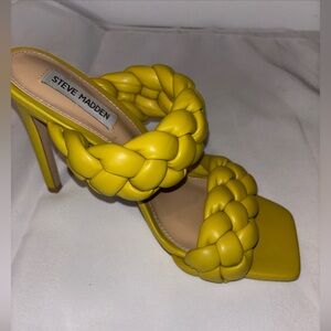 Steve Madden Kenley Heeled Sandal in Citron Sz 8.5M